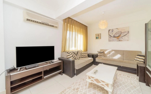 Vibrant Flat with Shared Pool in Belek