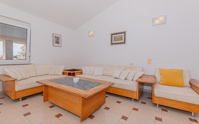 Stunning Apartment in Primosten With Jacuzzi, Wifi and 2 Bedrooms
