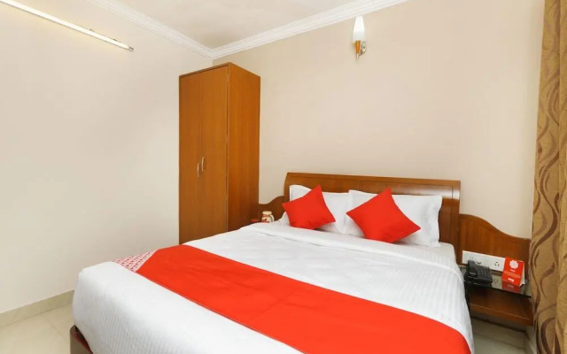 The City Manor by OYO Rooms