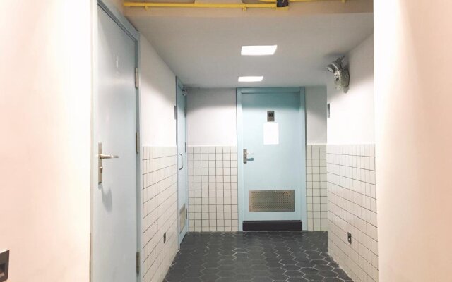 Metro Hub Hostel