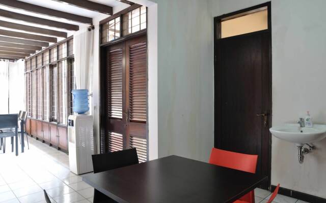 RedDoorz Plus near Riau Street 2