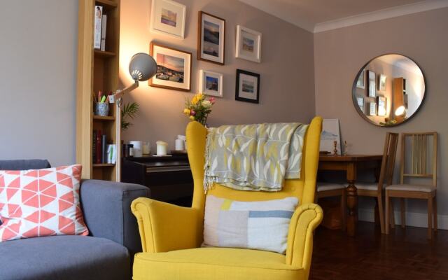 2 Bedroom Maisonette In Islington