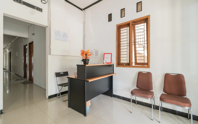 RedDoorz near Terminal Bubulak Bogor