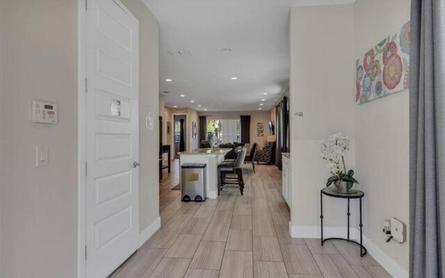 451-Luxury Villa wMovie Theater and Arcade