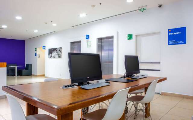 Sleep Inn Leon Antares Hotel