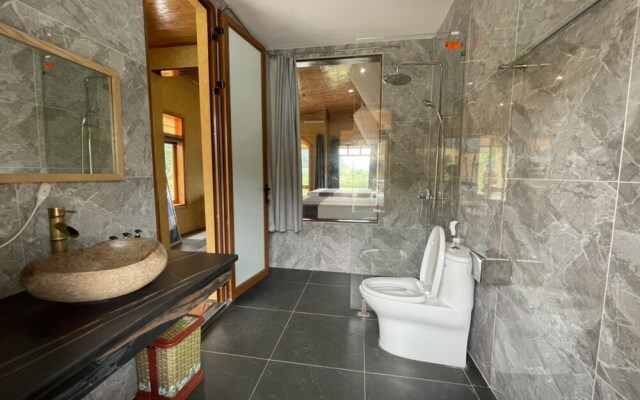 Sky Bay Lodge