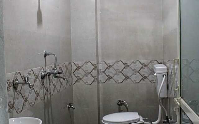 OYO HOME 84939 Choudhary White House
