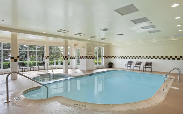 Hilton Garden Inn Chicago / Oak Brook
