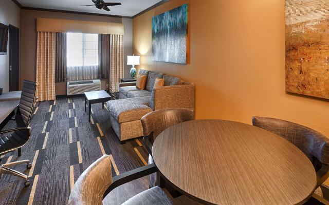 Best Western Plus Emerald Inn & Suites