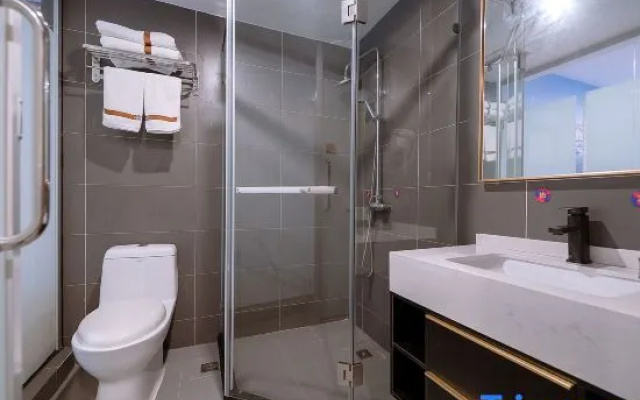 Yeste Yestour Hotel (Luchuan High-Speed Rail Station Pedestrian Street) – Bathroom – Yulin