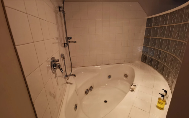 Airport Birches Motel