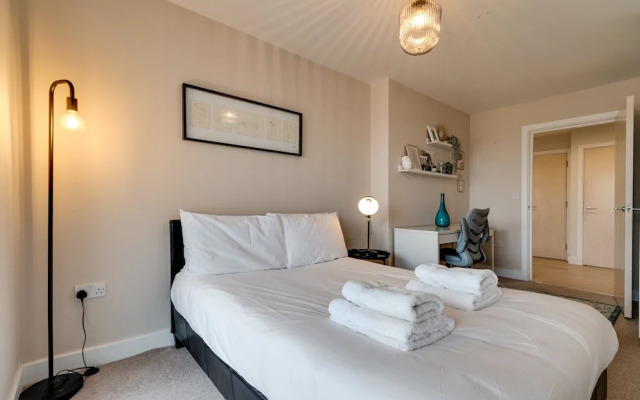 Spacious Modern Camberwell Apartment