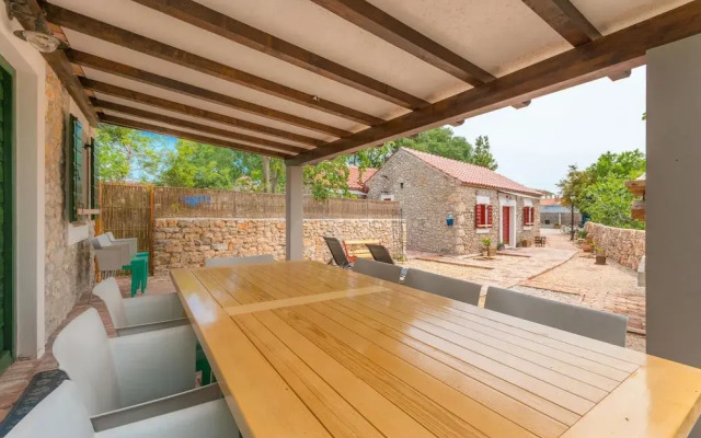 Amazing Home in Sukosan With 3 Bedrooms, Private Swimming Pool and Outdoor Swimming Pool