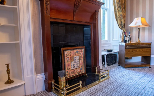 Newton Manor House -7 Bedroom House