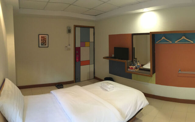 ROOM at PRACHACHUEN