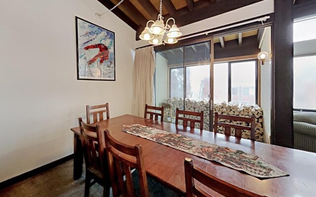 Spacious Condo with Loft, Next to Onsite Ski and Snowboard Rentals! by RedAwning