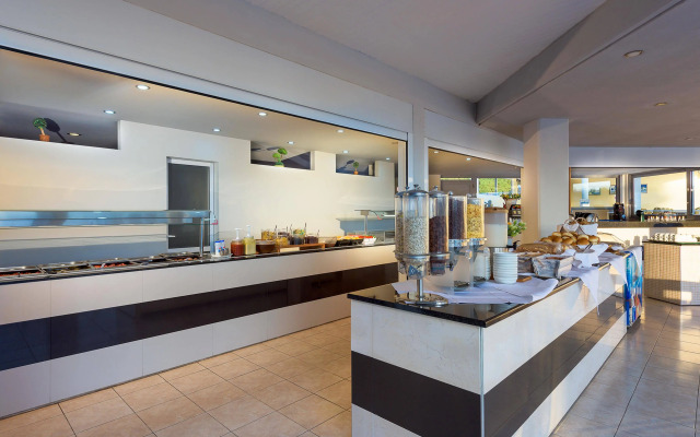 Memphis Beach Hotel