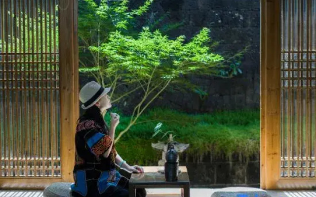Yugui Hot Spring Holiday Hotel