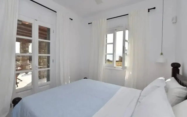 Cycladic home in Kampos by GHH