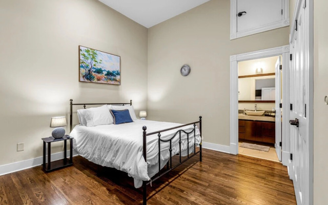 Downtown Delight - Private Balcony - Downtown Condo