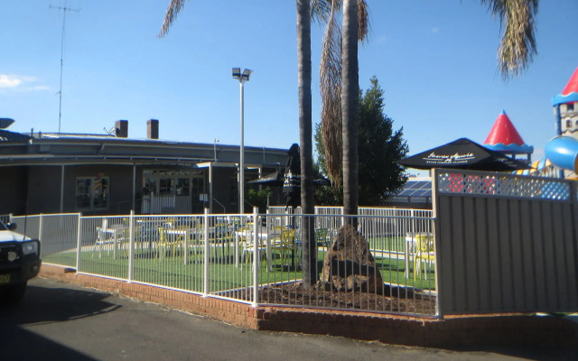 Coachman Hotel Motel