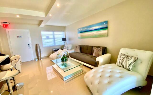 Modern waterfront apartment with Miami Skyline view on the bay 5 mins drive to Miami Beach with free parking