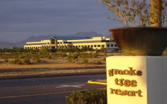 SmokeTree Resort and Bungalows