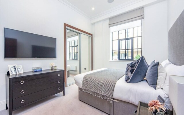 Luxury 1 Bed Apartment by the River