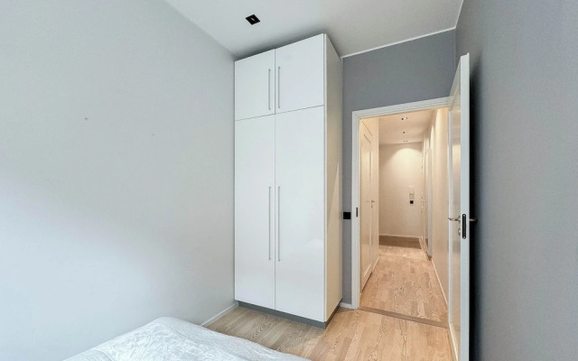 Stylish Downtown 2BR Flat with Sauna and Work Area