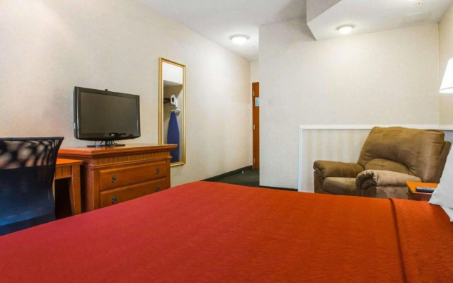 Econo Lodge Glens Falls / Lake George