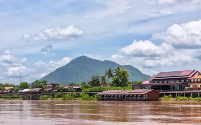 Riverside Chiangkhan Resort