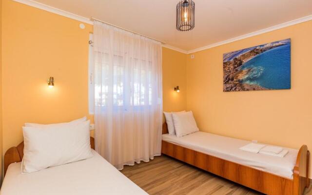 Apartments and Rooms Sole Mar