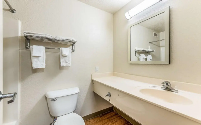 HomeTowne Studios Cincinnati - Sharonville