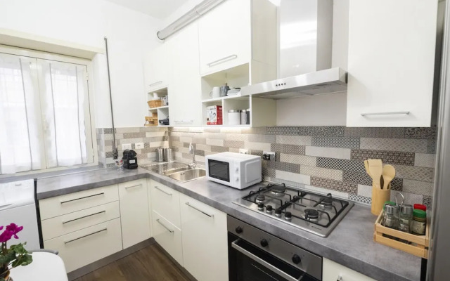 Lovely Design Apartment With Balcony