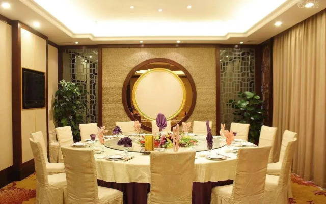 Fangzhong Holiday Hotel