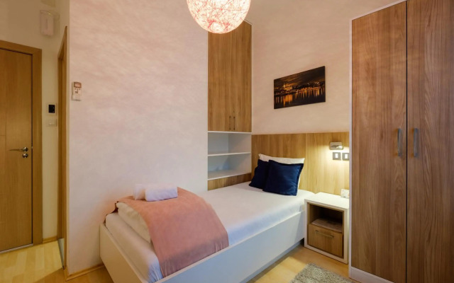 Airport Garni Hotel