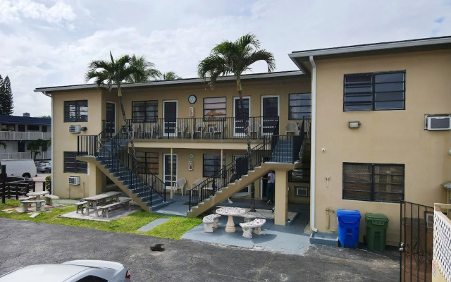 Tropic Isle Hotel and Apartment