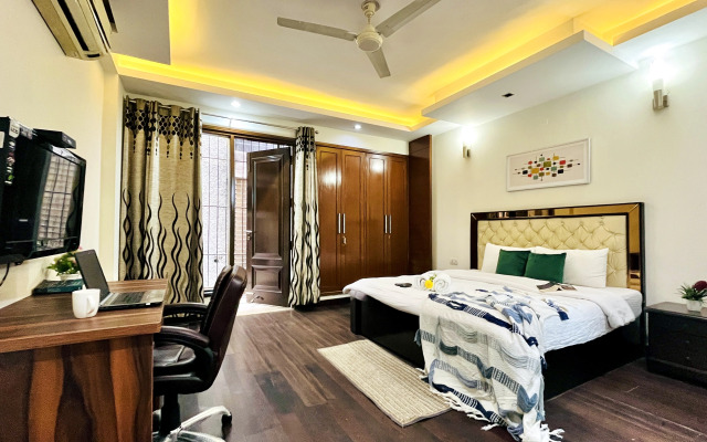 Bluo Park Facing 3Bhk - Balcony, Lift, Parking