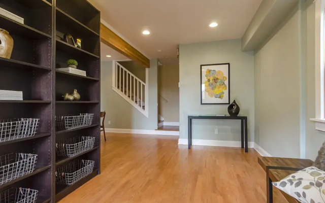 Sleeps 16 Luxurious 6BR Seattle Home