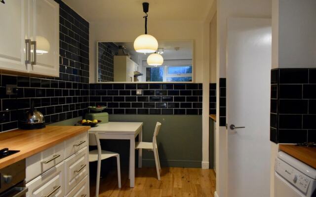 Peaceful 2 Bedroom Flat in West Kensington