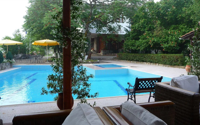 Bourazani Wildlife Resort