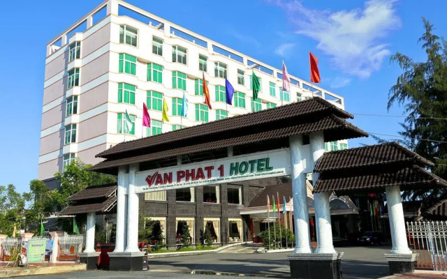 Van Phat Riverside Hotel