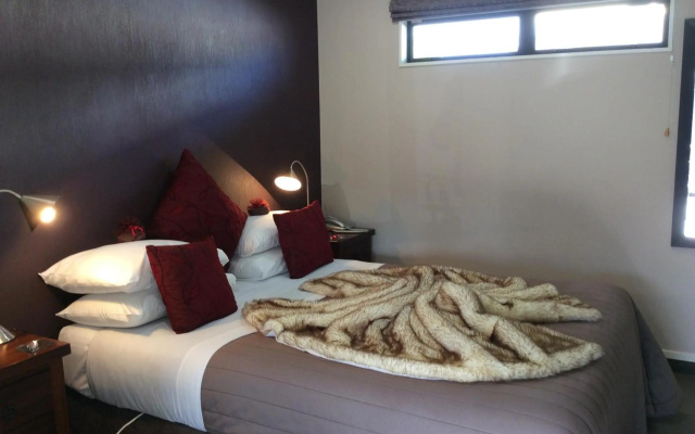 Lakefront Lodge – Guest Rooms – Te Anau