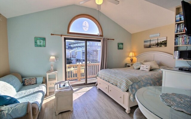 2 Cabana By The Sea Studio Bedroom Condo by RedAwning