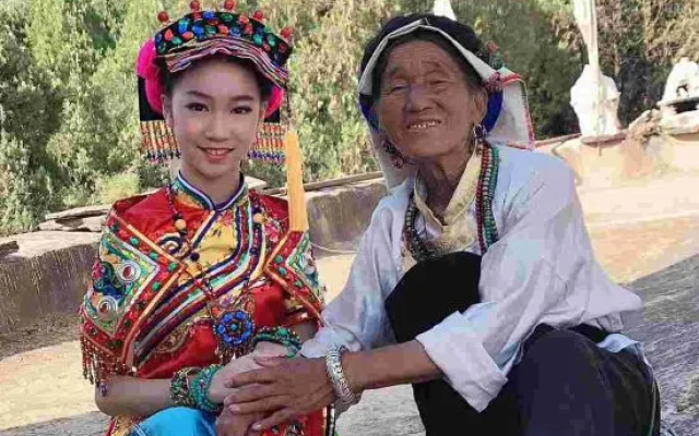 Danba Daughter Qing Manor (Jiaju Zangzhai No.1 Environmenttai Branch) – People – Danba