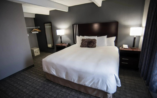 Eastlake Suites Hotel & Conference Center By OYO Urbana