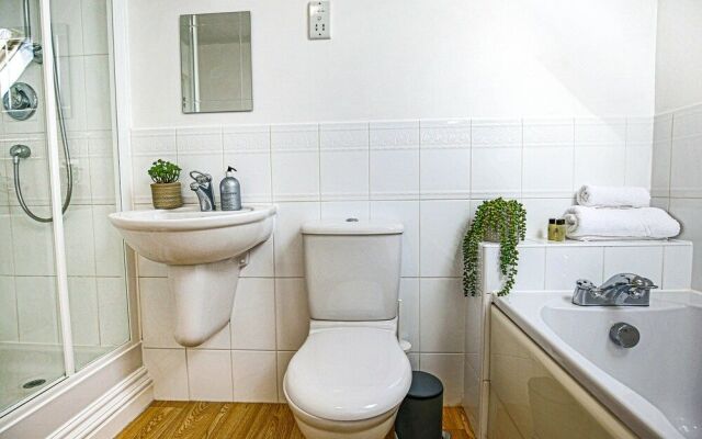 Executive Monkston Apartment