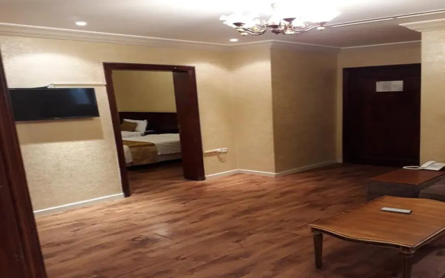 Nice Land Apart-Hotel
