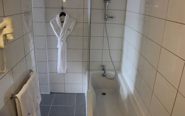 Albert Premier Hotel