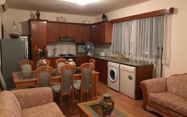 Pomos Small Sunny House